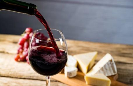 Vinul roșu ajută la echilibrarea florei intestinale