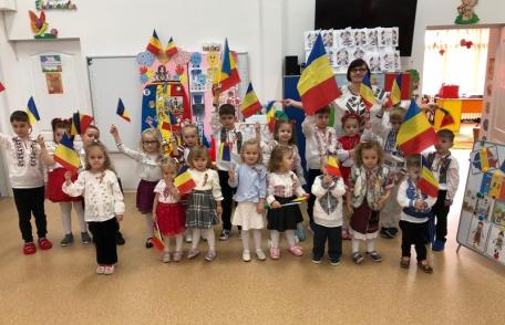 „Români mici cu inimi mari” - 1 Decembrie - Lecția de iubire față de țară: Activitate desfășurată la Grădinița cu P.P. Nr. 6 Dorohoi
