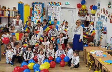 „La mulți ani, România!” – preșcolari și școlari în sărbătoare -  FOTO