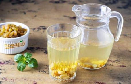 De ce este bine să consumi apă cu stafide pe stomacul gol