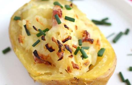 Cartofi umpluți cu mascarpone și șuncă afumată