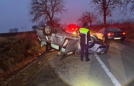 Accident! Bărbat ajuns la spital după ce s-a răsturnat cu mașina