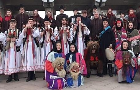 Ansamblul „Mugurelul-Mărgineanca” promovează la Brăila datinile și obiceiurile de iarnă din județul Botoșani