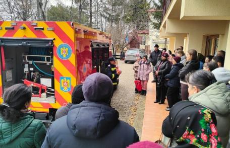 Peste 80 de asistenți sociali din Vorona, instruiți de pompierii botoșăneni