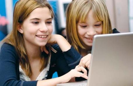 Care ar trebui să fie vârsta minimă pentru a accesa Facebook?