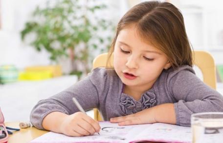 Apar reguli noi pentru elevii din România. Temele pentru acasă, reglementate oficial prin ordin de ministru