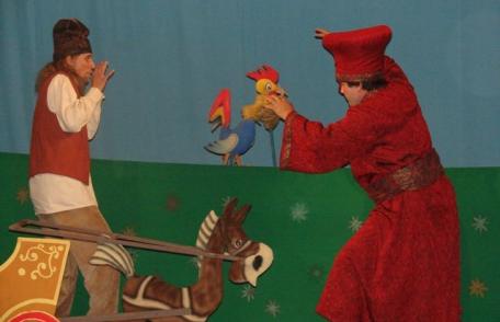 Astăzi, părinţii şi bunicii sunt aşteptaţi cu prichindeii la teatru!!!