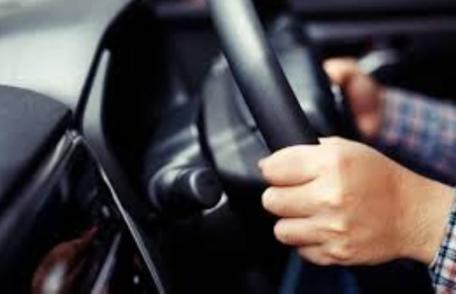 Depistat la volan, deși nu deținea permis de conducere pentru nicio categorie de vehicule