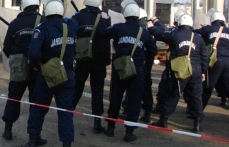 Exerciţiu tactic efectuat de jandarmi pe Stadionul Municipal Botoşani