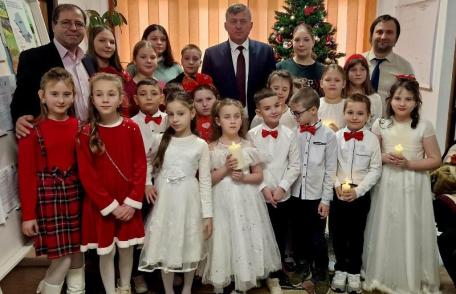 Tradiție și colinde: Copiii din Ibănești au adus bucuria Nașterii Domnului la Primărie! - FOTO
