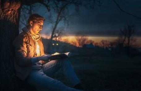 Anunț înscriere ateliere de scriere creativă și de educație vizuală