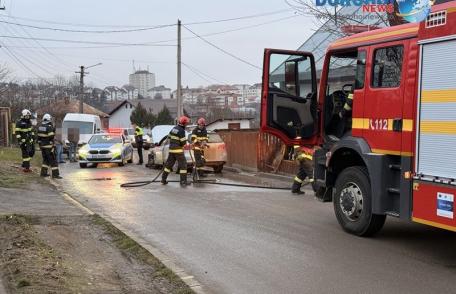 Accident! Intervenție de urgență după ce o mașină a rupt o conductă de gaz din Dorohoi - FOTO