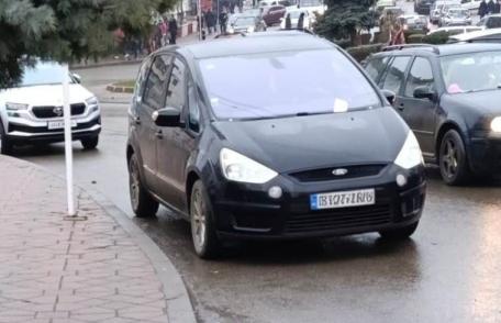 Amenzi aplicate de poliția locală Dorohoi pentru staționarea autoturismelor în aproprierea trecerilor de pietoni și a intersecțiilor