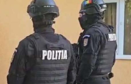 Darabani: Percheziții la persoane bănuite de preparare, deținere, comercializare și folosire de articole pirotehnice