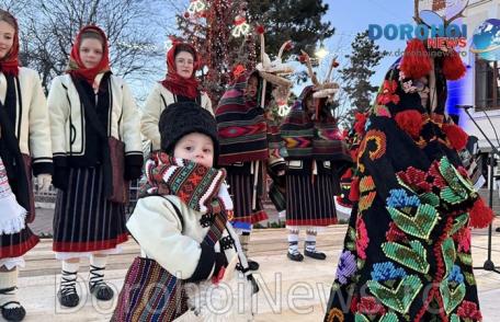 Festivalul Datinilor și Obiceiurilor de Iarnă 2025 a adus tradiția în centrul municipiului Dorohoi – partea I