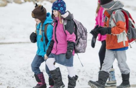 Elevii revin la ore joi, 8 ianuarie 2026. Când vor avea următoarea vacanță. Calendarul anului școlar 2025-2026