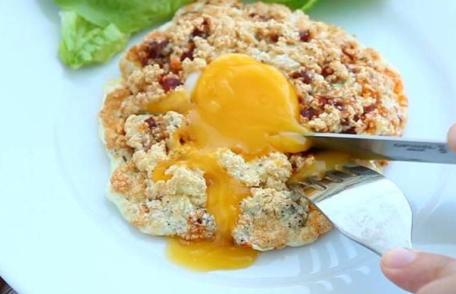 Norișor cu ou și cârnat