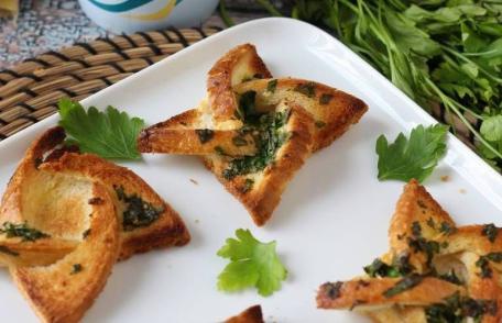 Pâine cu usturoi în stil stea