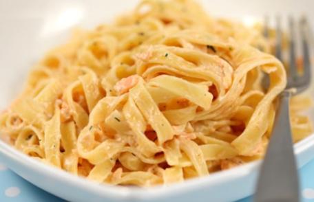 Paste cremoase cu ricotta și somon afumat