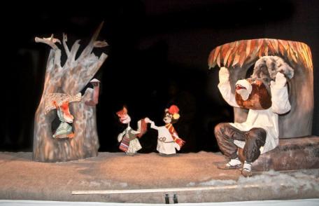 Invitație la teatru! „Ursul păcălit de vulpe” – spectacol recomandat preșcolarilor și școlarilor mici