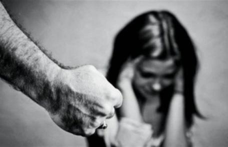 Arestat pentru 30 de zile după ce și-a agresat fizic cei doi copii minori