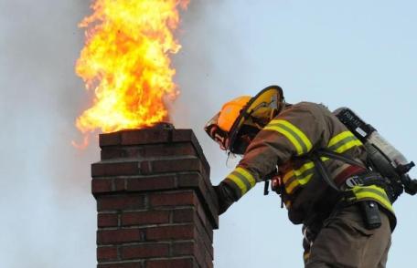 IPJ Botoșani: Curățați și izolați coșurile de fum: pericol de incendiu