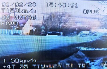 Patru luni fără permis și amendă pentru un tânăr care rula cu 153km/h