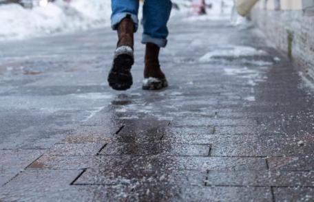 Meteorologii au emis un Cod galben de precipitații mixte, cu depuneri locale de polei