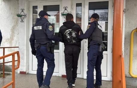 Tânăr de 33 de ani evacuat din domiciliu, pentru amenințare. Polițiștii au emis ordin de protecție