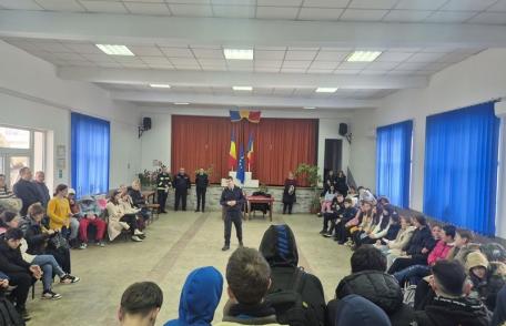 Exerciții de evacuare în caz de cutremur la două școli din județ