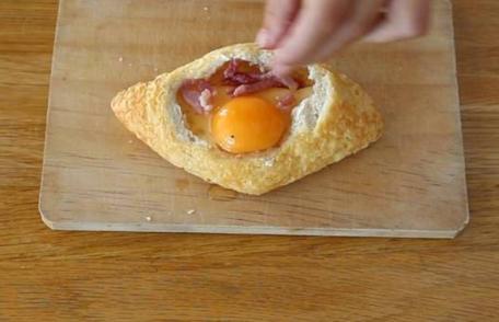 Bărcuțe cu ou și cașcaval