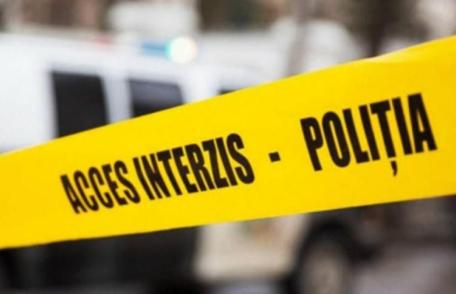 Bărbat de 41 de ani găsit decedat, cu leziuni în zona capului. Suspectul omorului este în custodia poliției