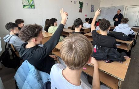 Peste 1500 de elevi au participat la activități preventive cu jandarmii botoșăneni