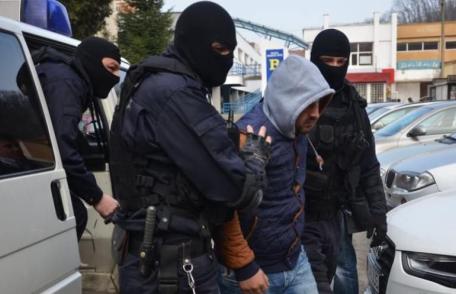 Tânăr de 18 ani arestat pentru trafic de droguri de risc și mare risc