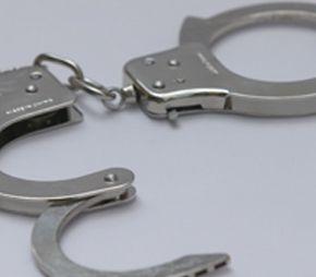 Tânăr reținut pentru că a jefuit o bătrână 