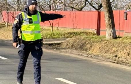 Dosar penal și amendă de peste 1.800 de lei pentru un șofer care a condus deși avea permisul suspendat