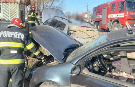 Două autoturisme implicate într-un accident rutier produs în urmă cu puțin timp - FOTO