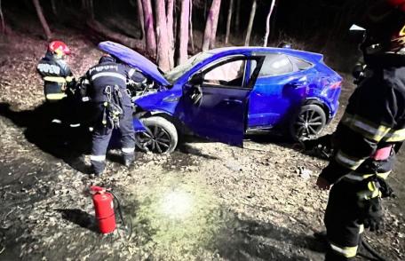 Accident la Vârfu Câmpului! Autoturism ajuns în afara părții carosabile după ce șoferul a pierdut controlul volanului