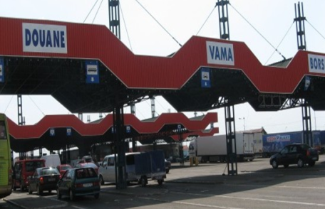 Botoşăneancă salvată din mâna unor proxeneţi în vama Borş 