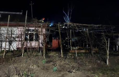 Incendiu generat de jarul căzut din sobă pe materiale combustibile