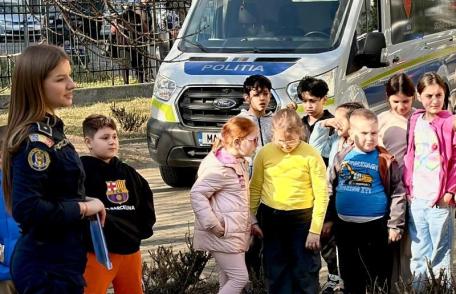 Ziua Internațională a Fericirii marcată de polițiștii botoșăneni - FOTO