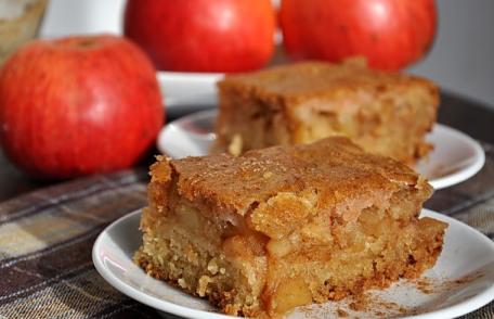 Prăjitură de post, cu măr