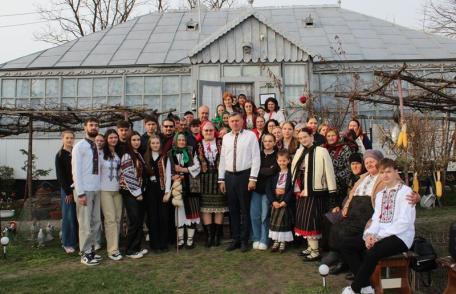 Șezătoare cu suflet și tradiție la Dumbrăvița: O comunitate unită în jurul valorilor creștine! - FOTO