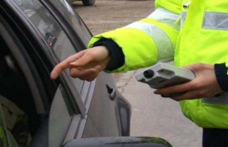 Șofer în vârstă de 40 de ani reținut după ce a fost depistat băut la volan