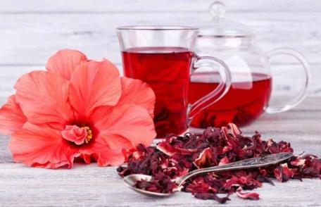 Descoperă beneficiile ceaiului de hibiscus și savurează gustul său unic