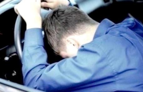Dosar penal la 18 ani după ce a fost prins la volan fără permis, în stare de ebrietate, conducând o mașină fără asigurare