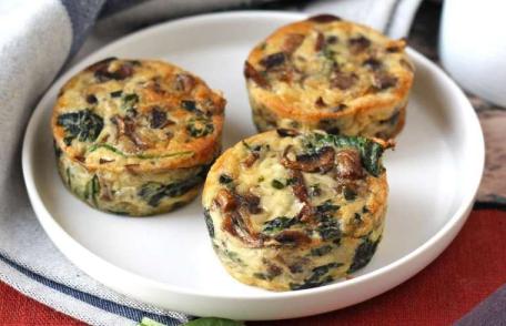 Brioșe cu spanac și ciuperci