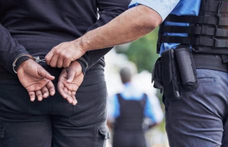 Tânăr din Botoșani reținut 24 de ore pentru lovire și distrugere