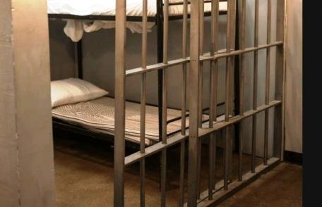 Tânăr condamnat la 2 ani de închisoare pentru conducere fără permis