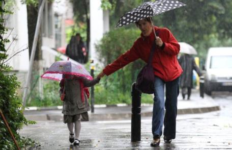 Urmează o săptămână ploioasă în toată ţara. Cum va fi vremea de 1 Mai